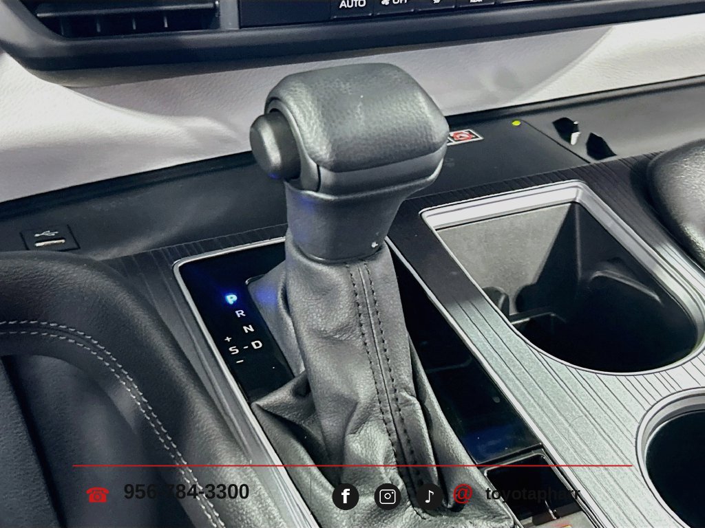 Used 2025 Toyota Sienna LE FWD image 20