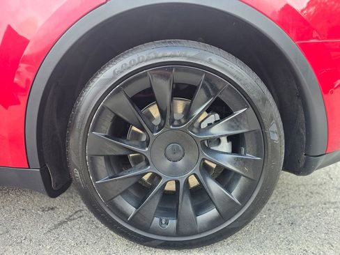 Used 2021 Tesla Model Y Long Range AWD/4WD image 18