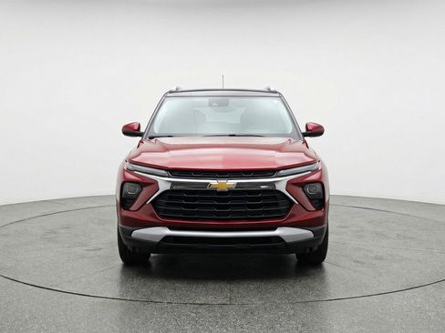 Used 2025 Chevrolet TrailBlazer LT image 2