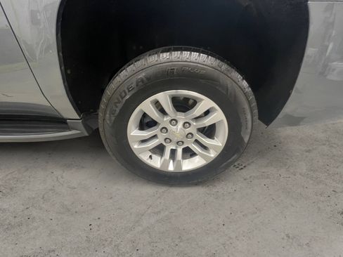 Used 2019 Chevrolet Suburban LT image 14