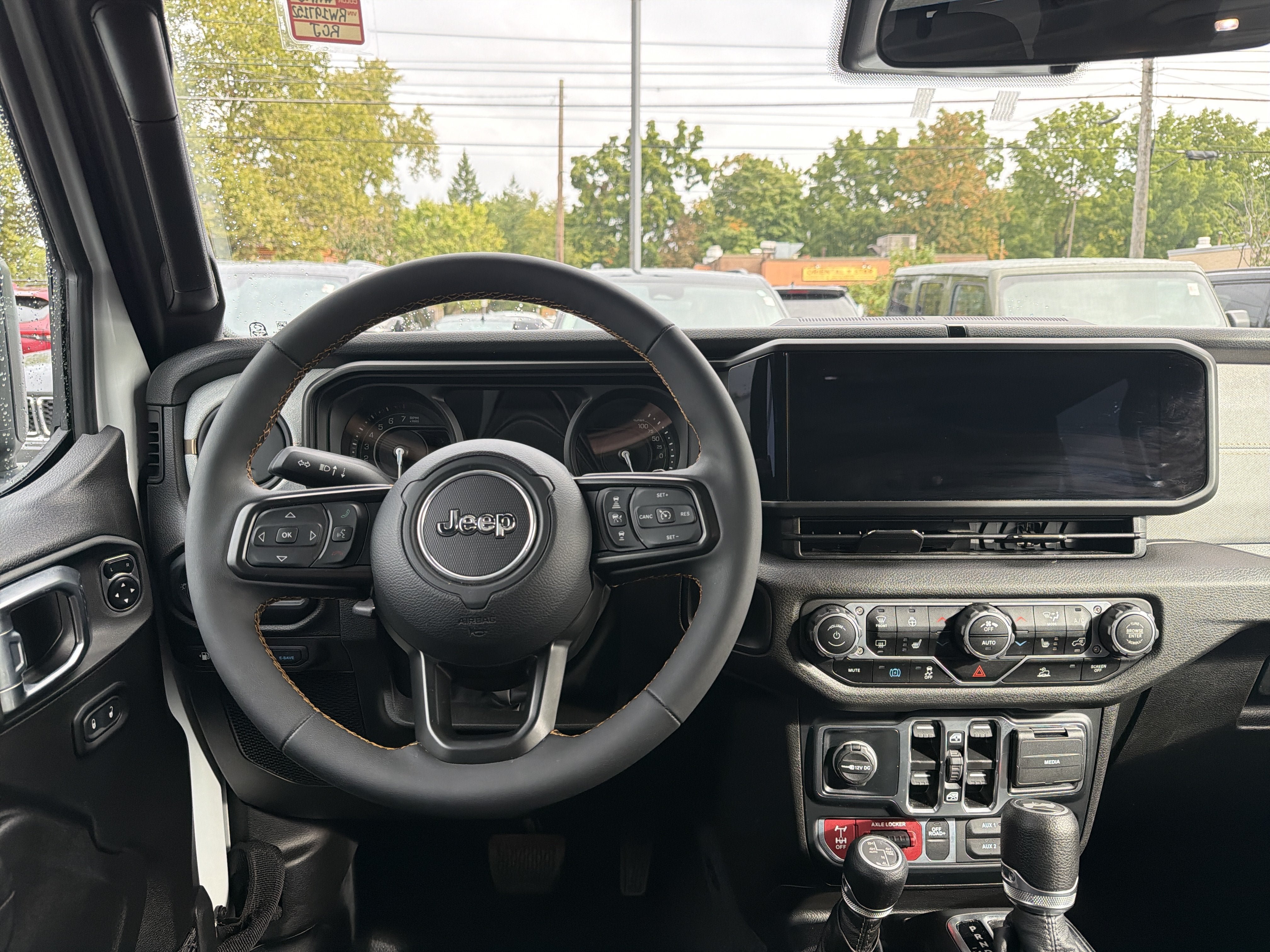 Used 2024 Jeep Wrangler Unlimited AWD/4WD image 14