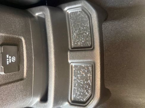 Used 2025 Jeep Wrangler Unlimited Sahara AWD/4WD image 38