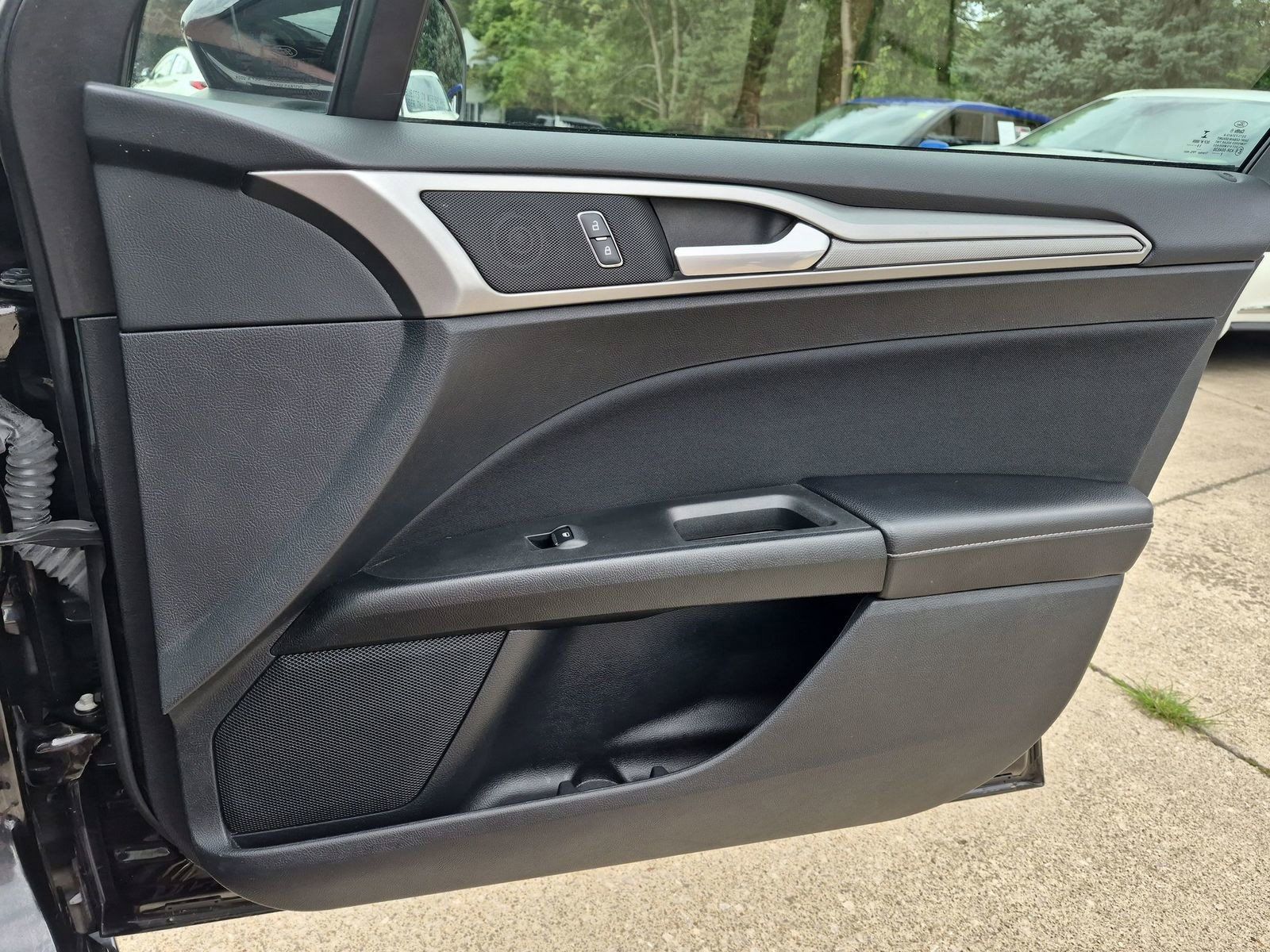 Used 2020 Ford Fusion SE FWD image 36