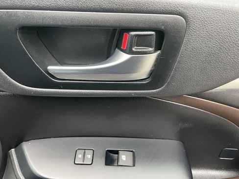 Used 2019 Toyota Highlander XLE image 15