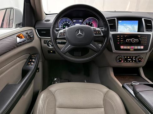 Used 2015 Mercedes-Benz ML 350 ML350 4MATIC w/ Premium 1 Package image 30