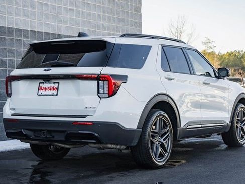 Used 2025 Ford Explorer ST-Line w/ ST-Line Street Pack AWD/4WD image 7