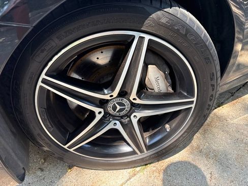 Used 2018 Mercedes-Benz E 400 4MATIC Sedan image 2