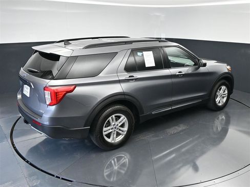 Used 2022 Ford Explorer XLT w/ Equipment Group 202A AWD/4WD image 23