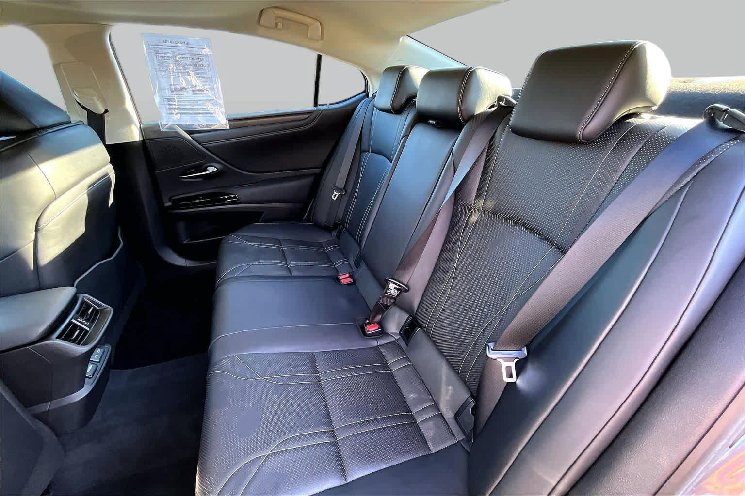 Used 2023 Lexus ES 300h w/ Accessory Package (Z1) FWD image 18