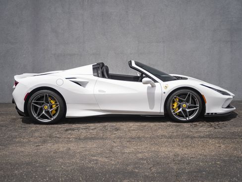Certified 2021 Ferrari F8 Tributo RWD image 6