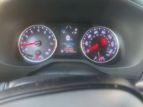 Used 2020 Toyota RAV4 LE image 1