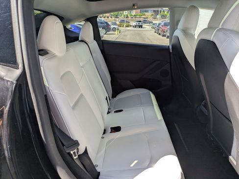 Used 2024 Tesla Model Y Long Range AWD/4WD image 21