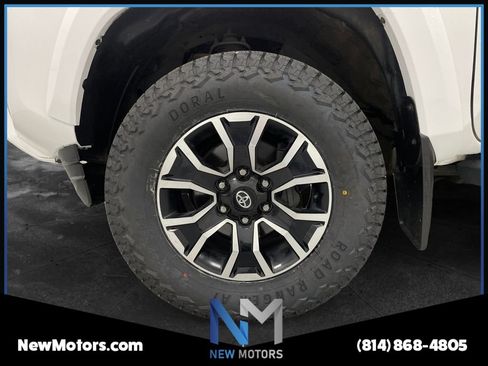 Used 2022 Toyota Tacoma TRD Sport AWD/4WD image 12