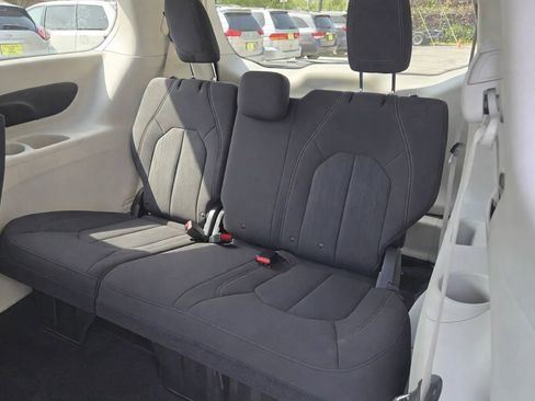 Used 2018 Chrysler Pacifica Touring Plus w/ Tire & Wheel Group image 10