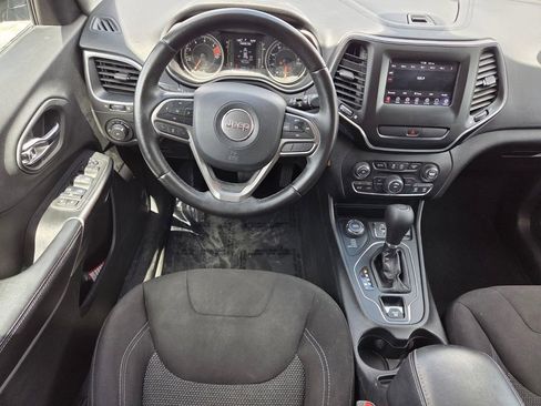 Used 2019 Jeep Cherokee Latitude w/ Cold Weather Group AWD/4WD image 7