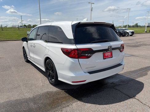 Used 2024 Honda Odyssey Sport image 3