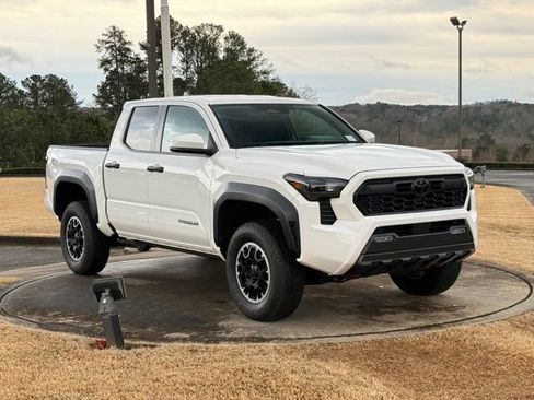 Used 2024 Toyota Tacoma TRD Off-Road image 9