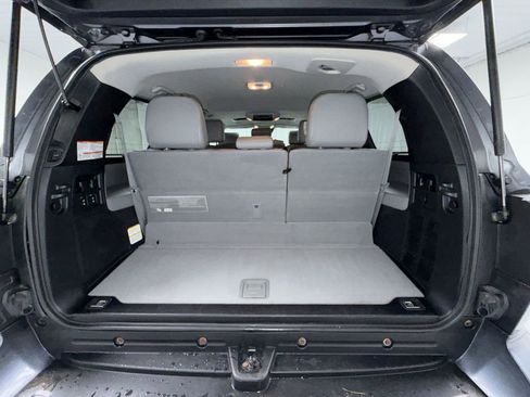 Used 2018 Toyota Sequoia Limited w/ Safety & Convenience Package AWD/4WD image 16