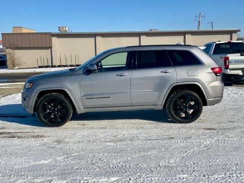 Used 2015 Jeep Grand Cherokee Altitude image 2