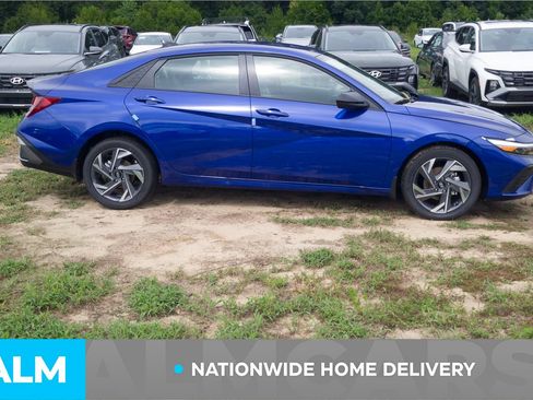 Certified 2025 Hyundai Elantra Sport FWD image 4