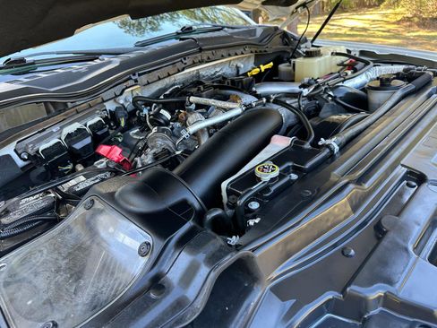 Used 2017 Ford F250 Lariat w/ Chrome Package image 47