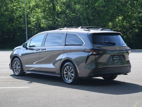 Used 2024 Toyota Sienna LE AWD/4WD image 24