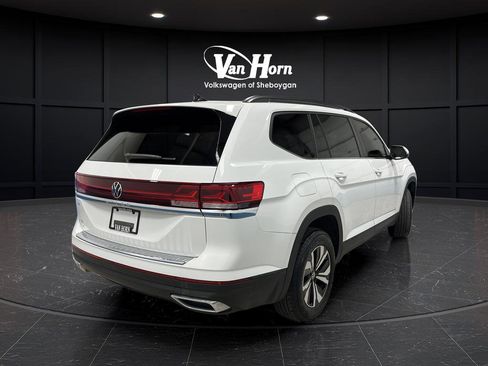 Used 2024 Volkswagen Atlas SE FWD image 3