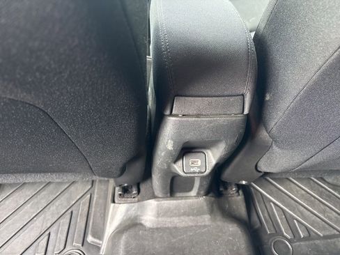 Used 2018 Jeep Renegade Latitude FWD image 21