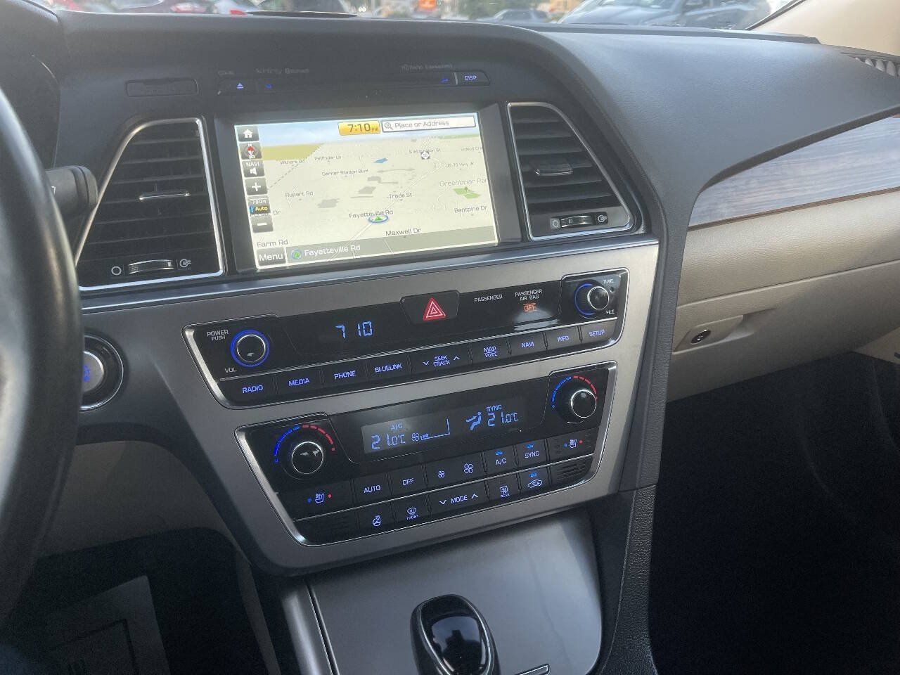 Used 2015 Hyundai Sonata Limited w/ Option Group 06 FWD image 16