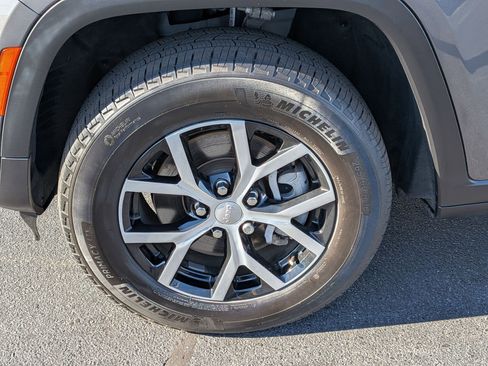 Used 2024 Jeep Grand Cherokee L Limited w/ Luxury Tech Group II image 9