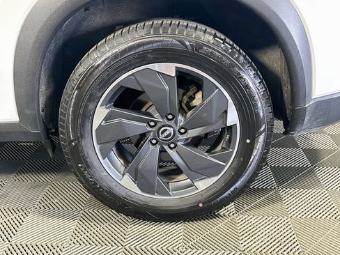 Used 2024 Nissan Rogue SV FWD image 27