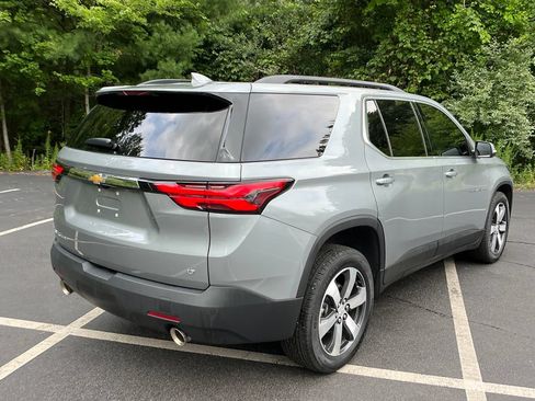 Used 2023 Chevrolet Traverse LT w/ LT Premium Package AWD/4WD image 5