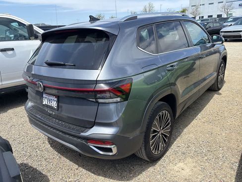 Used 2025 Volkswagen Taos SE image 6