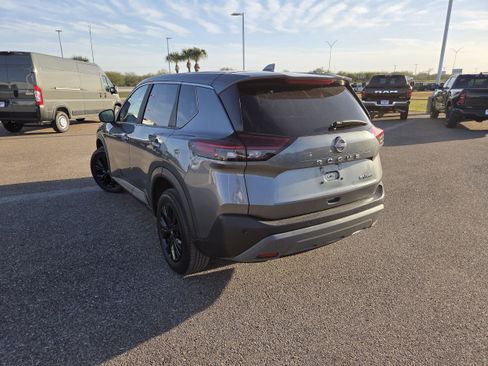 Used 2022 Nissan Rogue SV image 5
