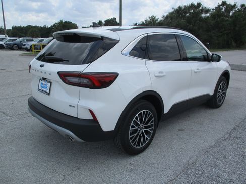 New 2025 Ford Escape SE image 7