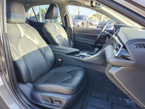 Used 2018 Toyota Camry XSE image 24