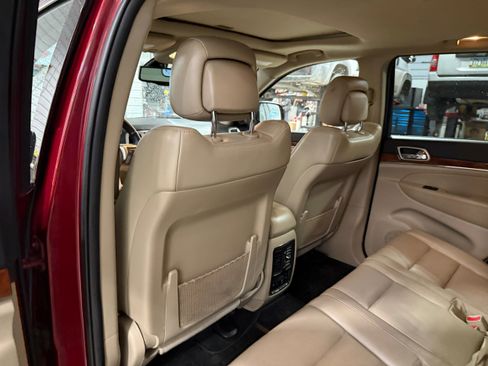 Used 2013 Jeep Grand Cherokee Limited w/ Luxury Group II image 34
