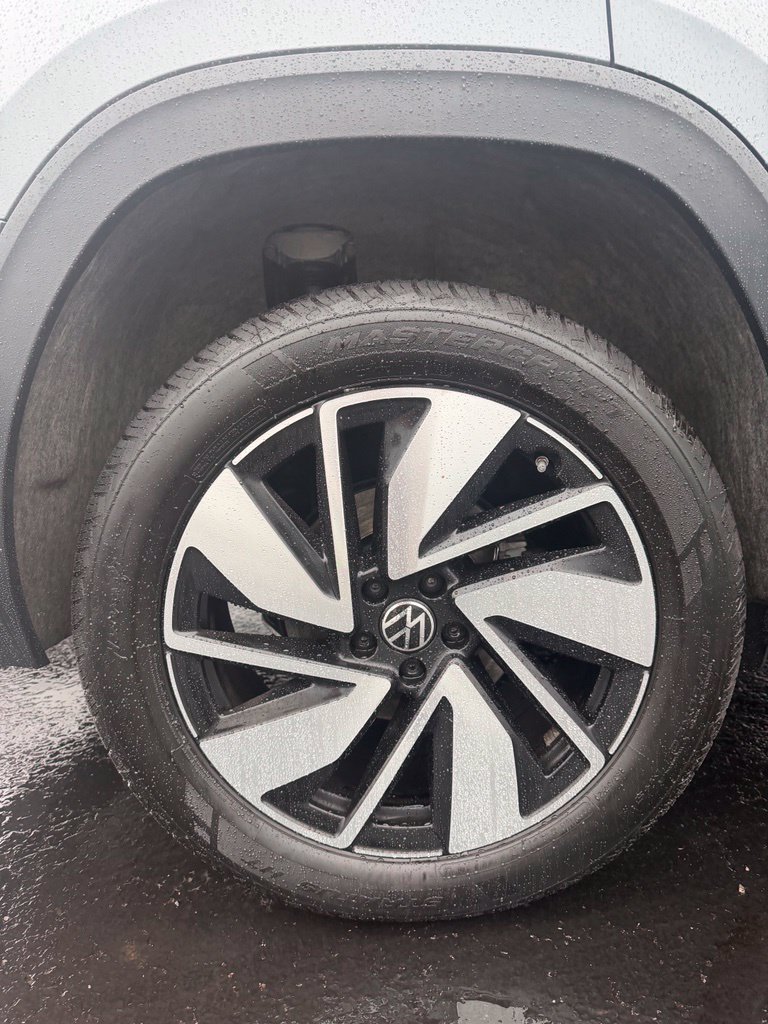Used 2025 Volkswagen Atlas SE FWD image 24