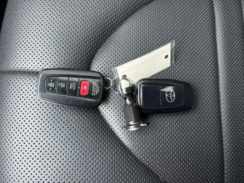 Used 2019 Toyota Avalon Touring image 31