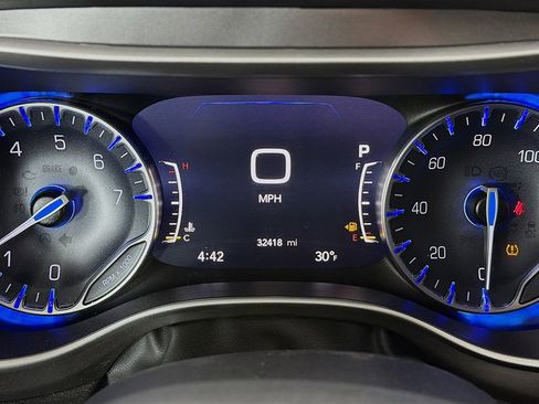 Used 2024 Chrysler Pacifica Touring-L image 30