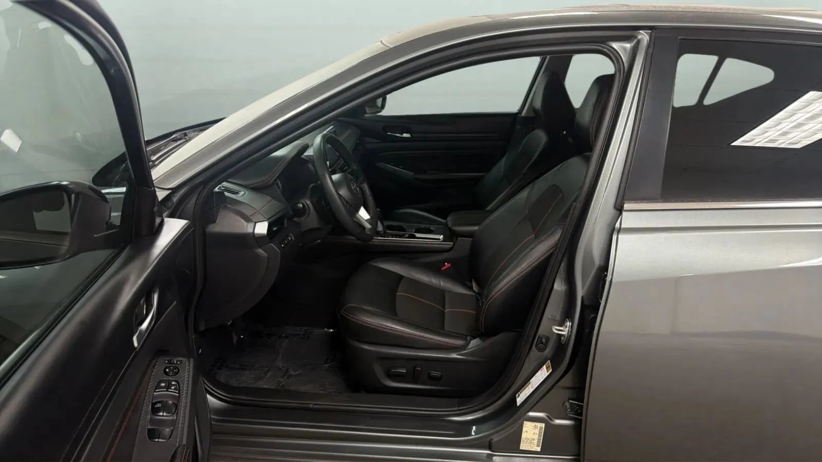 Used 2022 Nissan Altima 2.5 SR w/ Midnight Edition Package FWD image 21