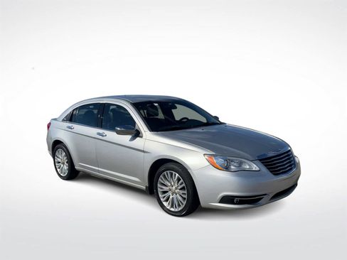 Used 2011 Chrysler 200 Limited image 2