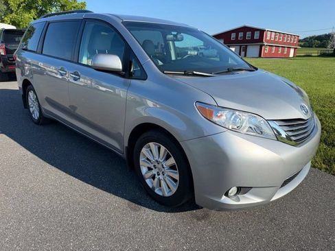 Used 2016 Toyota Sienna XLE Premium AWD/4WD image 6