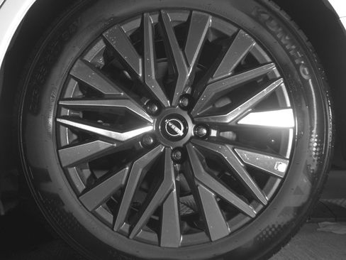 Used 2025 Nissan Altima 2.5 SV image 14