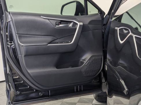 Used 2020 Toyota RAV4 XLE AWD/4WD image 22