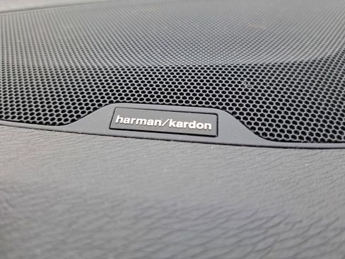 Used 2017 Volvo V60 T5 Cross Country Platinum image 11