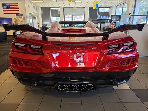 Used 2024 Chevrolet Corvette Z06 w/ Z07 Performance Package RWD image 5