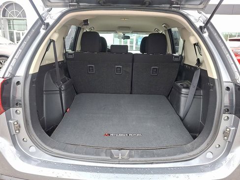 Used 2016 Mitsubishi Outlander ES image 27