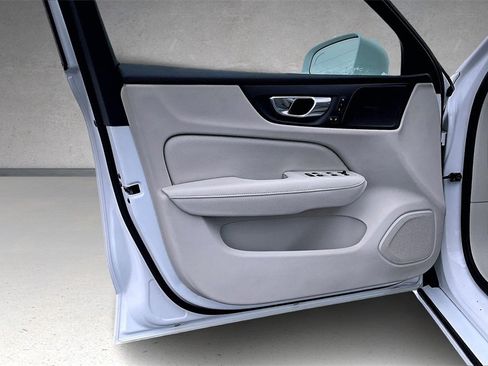 Used 2021 Volvo S60 T6 Inscription image 20