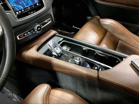 Certified 2023 Volvo XC90 B6 Ultimate w/ Lounge Package image 16